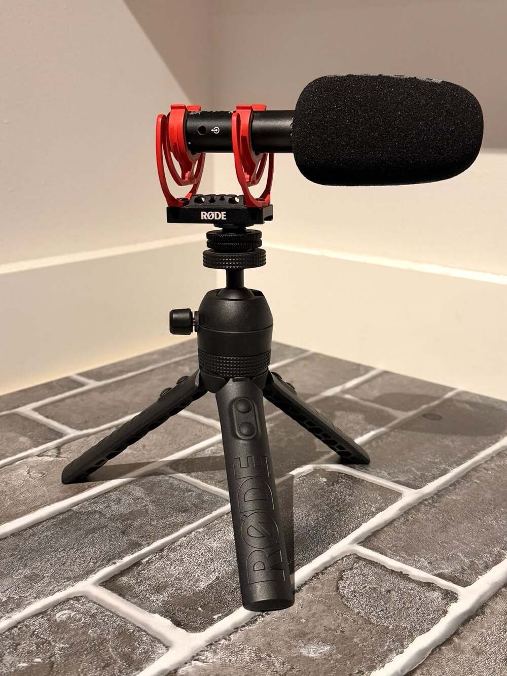 Rode VideoMic GO II Camera-Mount Shotgun Microphone with Tripod